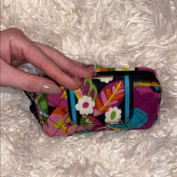 🐚Adorable patterned Vera Bradley wristlet! - Picture 4 of 5